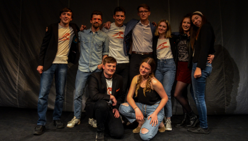 Standing ovation pro divadelní soubor naší francouzské sekce na festivalu v Pardubicích