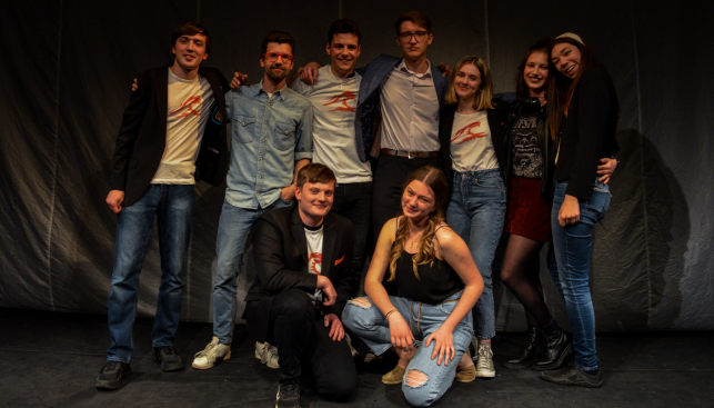Standing ovation pro divadelní soubor naší francouzské sekce na festivalu v Pardubicích
